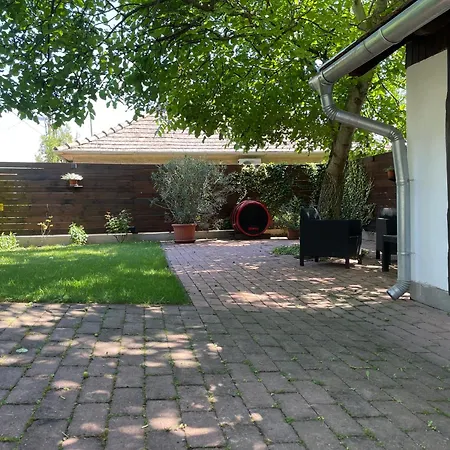 Aracsi Kishaz Apartment *