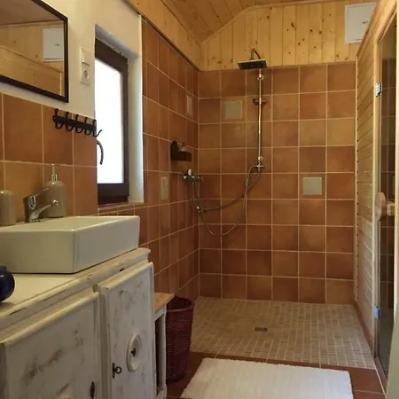 Aracsi Kishaz Apartment Balatonfured