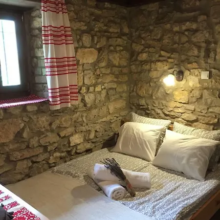 Aracsi Kishaz Apartment *