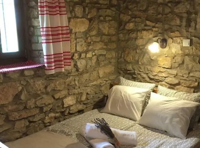 Aracsi Kishaz Apartment *